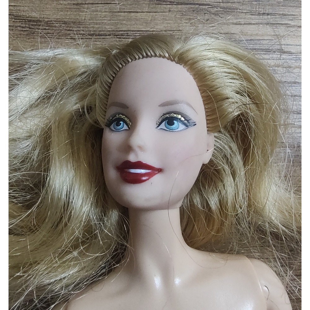 Barbie Model Blonde Nude Dirty Blonde Hair Blue Eyes Gold Glitter Eyeshadow D102